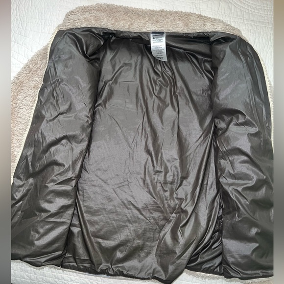 Patagonia Women's Tan Teddy Jacket - Picture 8 of 8